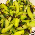 つんたゃん's cooksnap of when they made 育ちすぎたきゅうりで！やみつき塩昆布炒め.