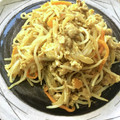 pali's cooksnap of when they made 簡単❀豚コマ肉ともやしのオイマヨ卵とじ❀.
