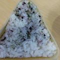あゆたっくん's cooksnap of when they made おひとりさまのふりかけでカラフルおにぎり.
