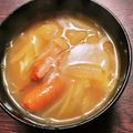 milestone★'s cooksnap of when they made 玉ねぎとウインナーのコンソメスープ.