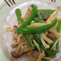 クック6DDPP8☆'s cooksnap of when they made ピーマンときのこのバター醤油炒め.