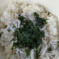 ひぃちゃんひー's cooksnap of when they made 簡単＆絶品♪手抜きしたい時にも☆しらす丼.