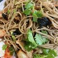 よねすと's cooksnap of when they made 豚肉とキムチのパクチーそばサラダ.