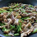 お塩と砂糖's cooksnap of when they made 花ニラ（ニラの芽）と豚の中華炒め.
