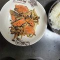タムカナ's cooksnap of when they made 生秋鮭とブナしめじのしょうゆマヨ炒め.