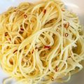 ˚✧₊⁎ゆう˚✧₊⁎'s cooksnap of when they made 【ペペロンチーノ】簡単★にんにくチューブ.