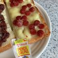 yu🐓's cooksnap of when they made いつかあなたと 簡単サラミチーズトース.