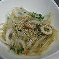 由芽15's cooksnap of when they made 材料２つ！５分で！もやしとちくわの和え物.