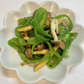 __おもち's cooksnap of when they made 簡単！ピーマンとしめじのガリバタ炒め♪.