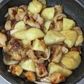 L9OUN0☆'s cooksnap of when they made 新じゃがと鶏ももの照りバター炒め.