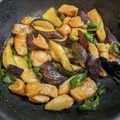 直感台所ʕ·ᴥ·ʔ's cooksnap of when they made なすと鶏肉のガリバタ炒め.