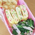 えりこ82☆'s cooksnap of when they made 彩り豊か♪カニカマとネギの卵焼き.