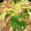 4人のMom's cooksnap of when they made 霜降りひらたけと青菜のお味噌汁.