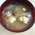 Ruriluru's cooksnap of when they made なめことわかめと豆腐の味噌汁.