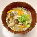 azbjbn's cooksnap of when they made 玉ねぎ・ぶなしめじ・にんじんの味噌汁.