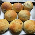 hiyoko17's cooksnap of when they made ＨＢでクリームチーズ・ラムレーズン食パン.