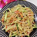 みっちゃん❇️68's cooksnap of when they made 簡単で美味しいもやしとカニかまの中華あえ.