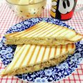 在宅勤務のおじさん's cooksnap of when they made ツナキャベツとチーズのホットサンド.