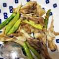 さらさんレシピ's cooksnap of when they made 調味料2つ！！アスパラと舞茸の炒め物.