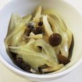 すずなまり's cooksnap of when they made レンジで簡単☆玉ねぎしめじのわさび和え.