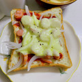 へい♡ゆー♡'s cooksnap of when they made ウインナーと玉ねぎだけのピザトースト.