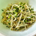 azbjbn's cooksnap of when they made 簡単節約！もやしとかいわれのさっぱり和え.