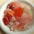Ruriluru's cooksnap of when they made お刺身盛り合わせ乗せるだけ♪ 海鮮丼.