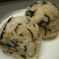 ささらんらん's cooksnap of when they made 鮭と塩こんぶとごま油　DE　おにぎり♪.