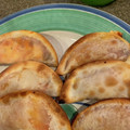 T子ママ's cooksnap of when they made 餃子の皮とクリチで☆北海道包み焼きピザ.