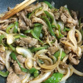 マキマキ913's cooksnap of when they made 牛焼肉用と玉ねぎピーマンのオイスター炒め.