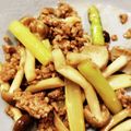 あきふぇ's cooksnap of when they made 豚バラアスパラしめじオイスターソース炒め.