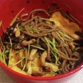 私市ビッキーズ津門巳's cooksnap of when they made “油揚げ舞茸豆苗ぶっかけ蕎麦”.