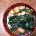 こずっぺ's cooksnap of when they made わかめと油揚げの味噌汁.