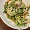 bellーりん's cooksnap of when they made お手軽！鶏むね肉と豆苗のレンジ蒸し.