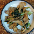 mituh's cooksnap of when they made あともう一品って時に小松菜舞茸炒め.