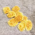 うるし★'s cooksnap of when they made スライスチーズで　チーズせんべい.