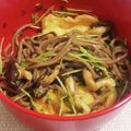 私市ビッキーズ津門巳's cooksnap of when they made “油揚げ舞茸豆苗ぶっかけ蕎麦”.