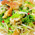U☆kaoru's cooksnap of when they made カリッカリ鶏皮ともやしと豆苗炒め.