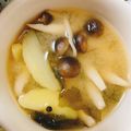 クックＦ8ＪＷ40☆'s cooksnap of when they made 具材楽しむお味噌汁じゃが/しめじ/わかめ.