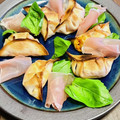 nozomealss's cooksnap of when they made 餃子の皮とクリチで☆北海道包み焼きピザ.
