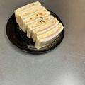Etsu☆ko's cooksnap of when they made 5枚切り食パンをきれいに半分に切る裏ワザ.