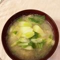 caruga's cooksnap of when they made じゃがいもとセロリの葉の味噌汁.