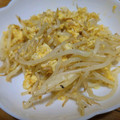まーく71's cooksnap of when they made 簡単におかず一品☆モヤシと卵炒め.
