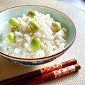 いなばっくす☆'s cooksnap of when they made 塩と出し昆布だけ！黒枝豆ご飯。.