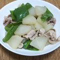 朔耶's cooksnap of when they made 大根とピーマンと豚バラほっこり煮.