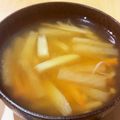 ママメイン！時々子供's cooksnap of when they made 優しい甘み♡大根と人参とエノキの味噌汁.