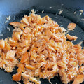 ぴょんぴょん94's cooksnap of when they made 焼き鮭残りで！ご飯のお供 鮭ふりかけ.