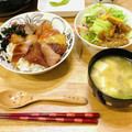 OTO☆HANA's cooksnap of when they made 簡単＊半額の切れ端刺身で醤油漬け＊.
