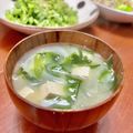 Superlittleboo's cooksnap of when they made 玉ねぎとわかめのお味噌汁.