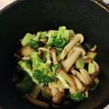 yurumin's cooksnap of when they made ☆ブロッコリーとしめじのニンニク炒め☆.